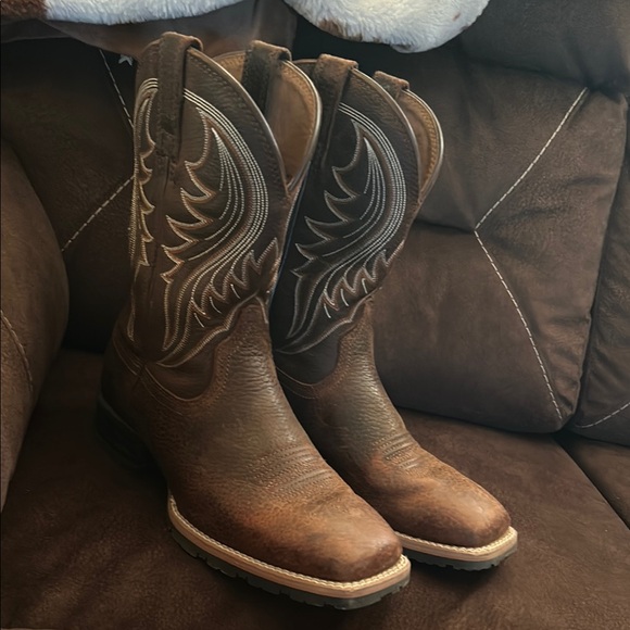 Ariat Brown Cowboy & Western Boots with Intricate Stitching and Square Toe - Picture 1 of 5